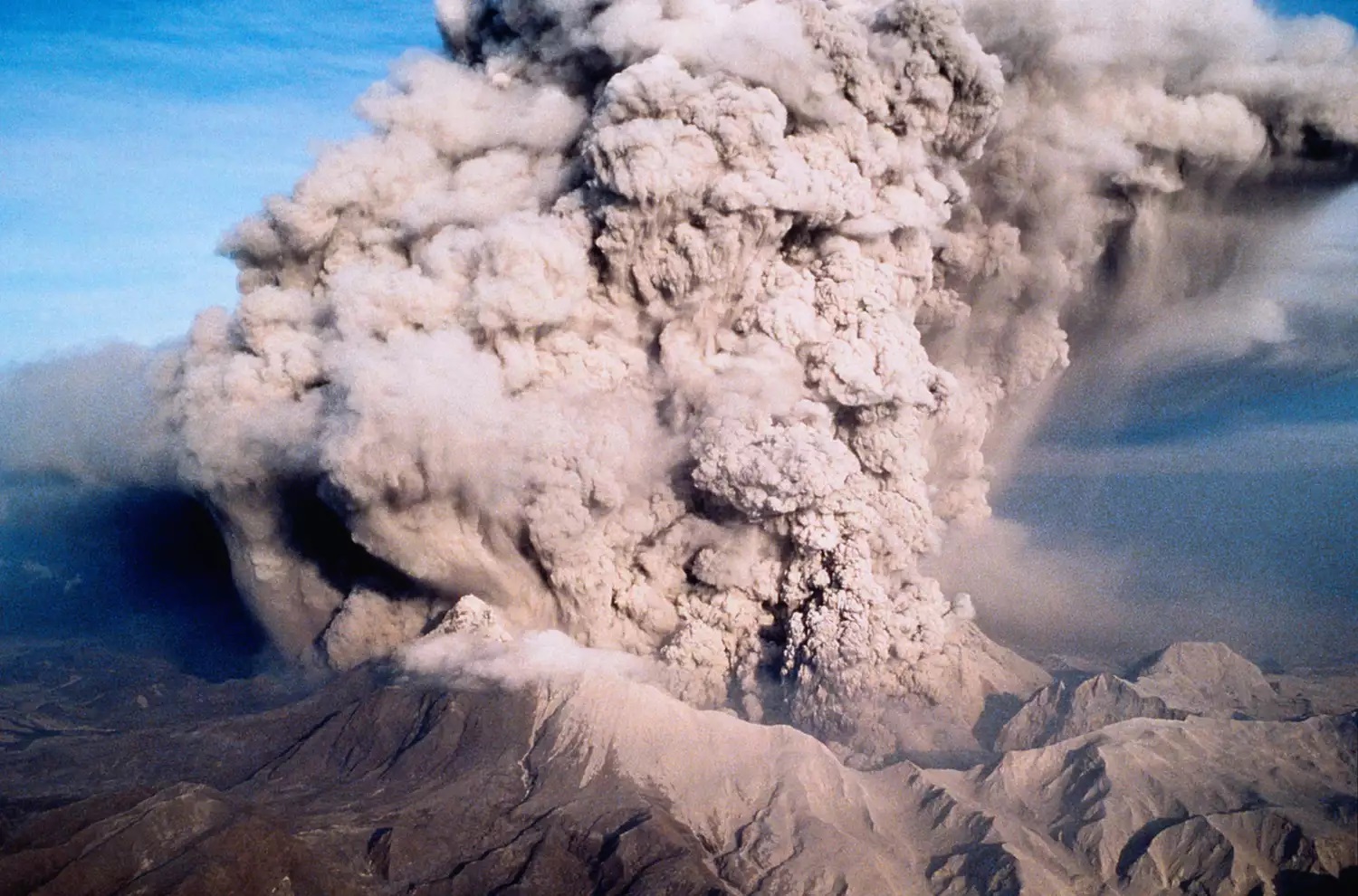 Violent eruption of Mount Pinatubo, June 15, 1991