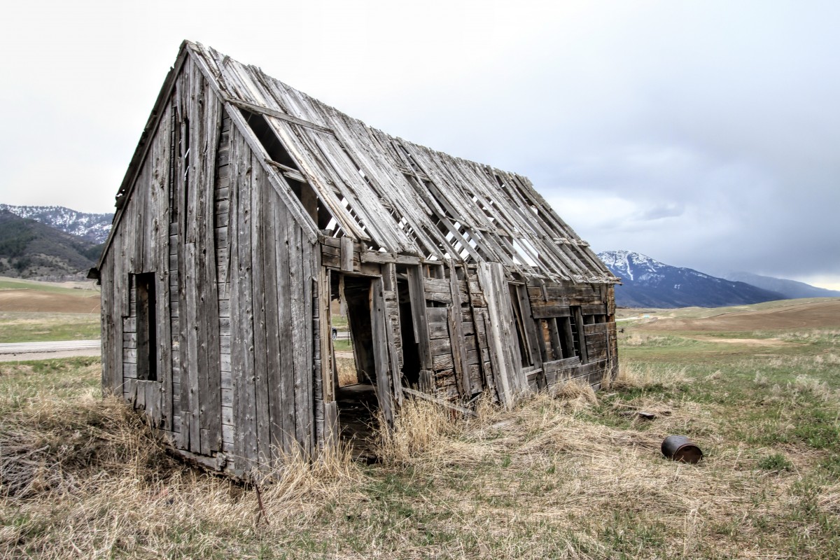 Broken down hutbroken down hut remote